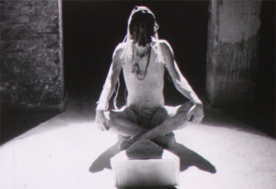 Phon.o – Leave A Light On feat. Tunde Olaniran (Video) Phon.o – Leave A Light On feat. Tunde Olaniran (Video)